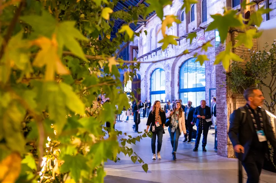 Allestimento verde all'Italian Teck Week 2024