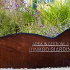 Rotonda stradale con bordura in corten e intaglio