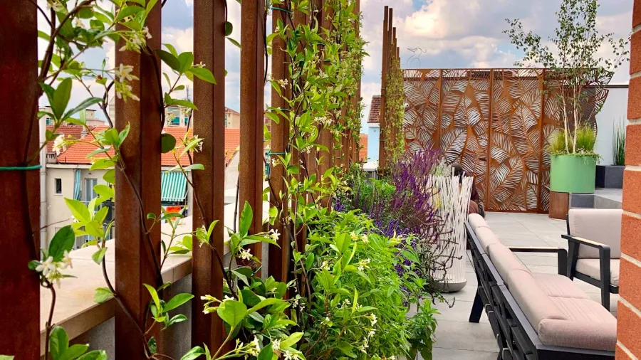 una piscina sul tetto