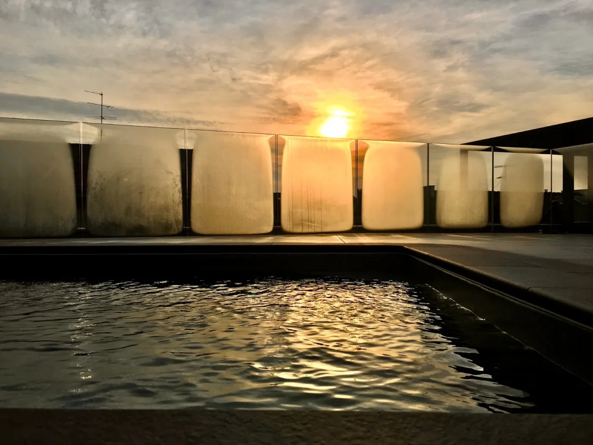 una piscina sul tetto