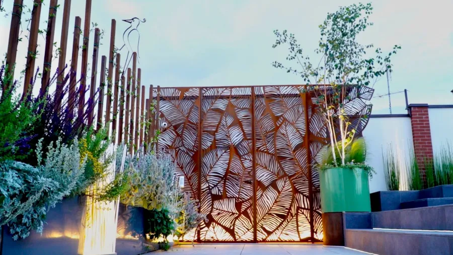 una piscina sul tetto