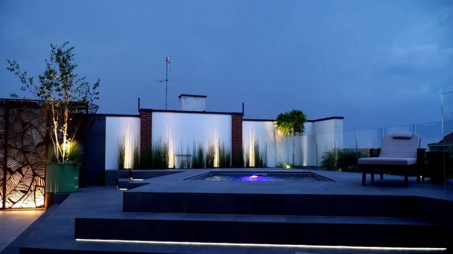 una piscina sul tetto